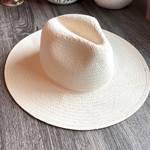 tio y tia Accessories - Off white custom designed women’s hat